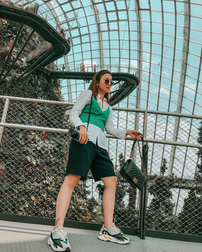 Tiếng kêu cứu thất thanh từ những pha diện áo xuyên thấu mà lộ cả phụ tùng-27