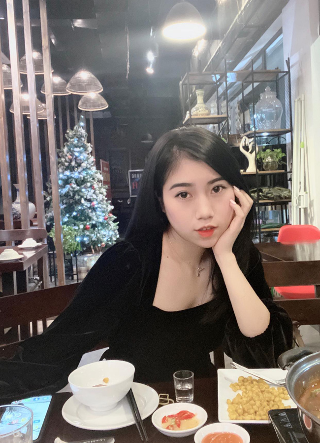 Em gái cầu thủ Văn Toàn ngày càng xinh đẹp, tiết lộ điều đặc biệt về anh trai-19