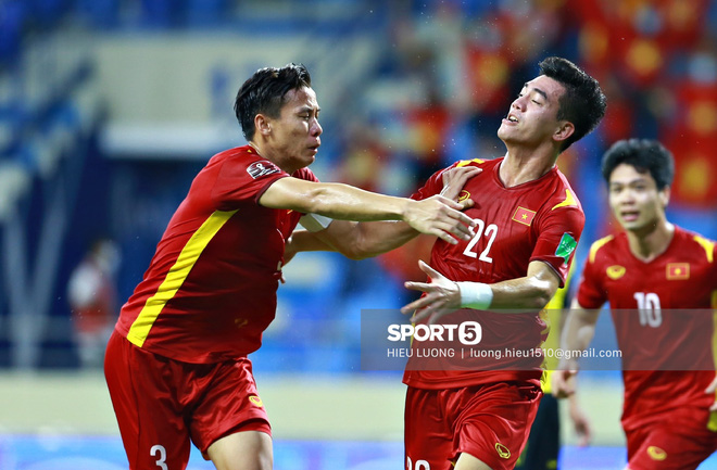 Ảnh: Tiến Linh vỡ òa cảm xúc sau cú đánh đầu cháy lưới Malaysia-3