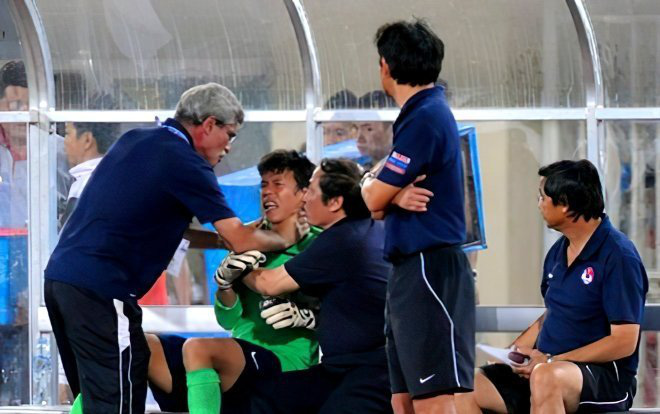 Thủ môn Bùi Tấn Trường: Từng mắc sai lầm chí mạng 12 năm trước, tin đồn giải nghệ và sự trở lại ngạo nghễ ở vòng loại World Cup 2022-3