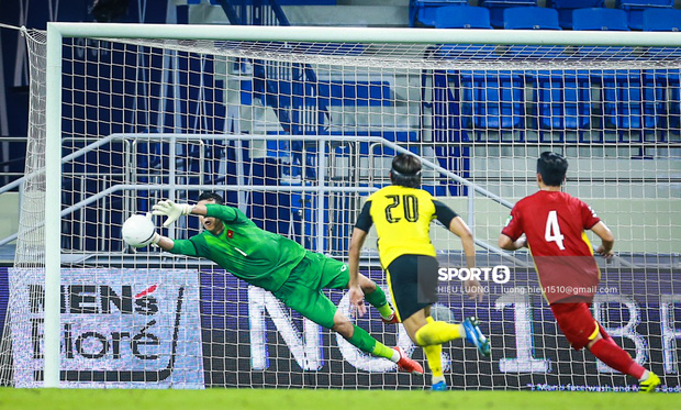 Thủ môn Bùi Tấn Trường: Từng mắc sai lầm chí mạng 12 năm trước, tin đồn giải nghệ và sự trở lại ngạo nghễ ở vòng loại World Cup 2022-1