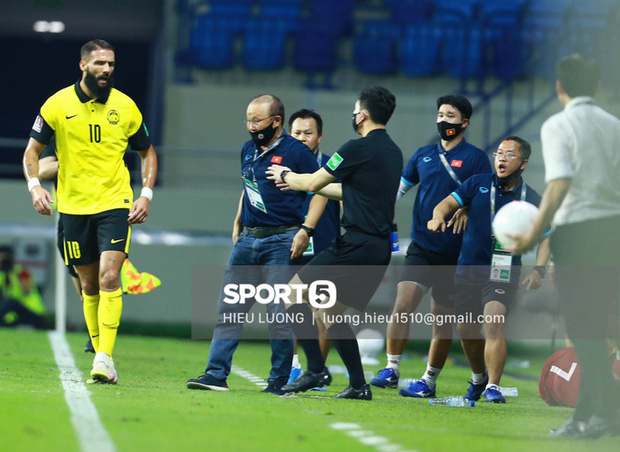 HLV Park Hang-seo bị cấm chỉ đạo trận UAE-1
