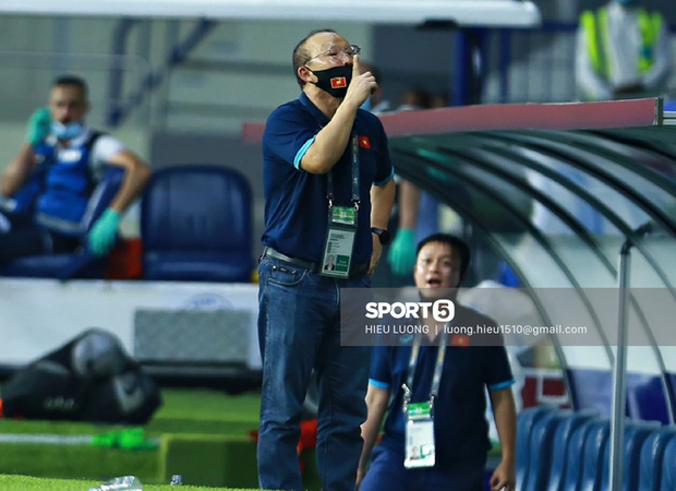 HLV Park Hang-seo bị cấm chỉ đạo trận UAE-2