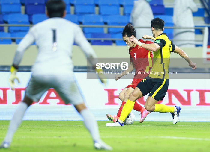 Cổ động viên Malaysia tấn công trang cá nhân Văn Toàn, khẳng định tiền đạo Việt Nam ngã lươn-5