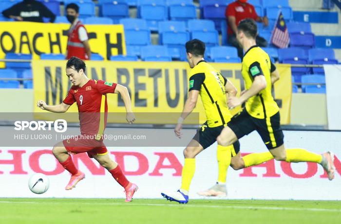 Cổ động viên Malaysia tấn công trang cá nhân Văn Toàn, khẳng định tiền đạo Việt Nam ngã lươn-4