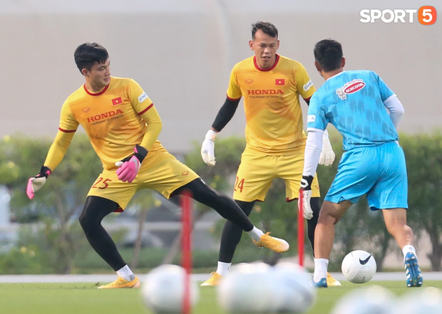 Sự thật về bức ảnh HLV Calisto bóp cổ thủ môn Tấn Trường và câu chuyện 12 năm đi tìm lời giải oan đầy xúc động-3