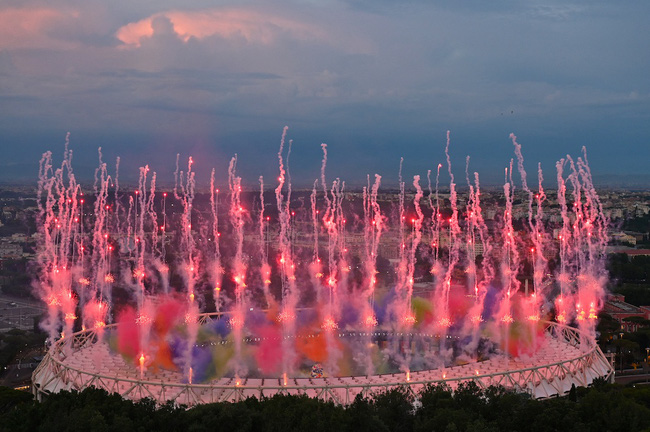 Mãn nhãn với lễ khai mạc Euro 2021: Bữa tiệc màu sắc đầy ấn tượng mang nhiều thông điệp ý nghĩa-10