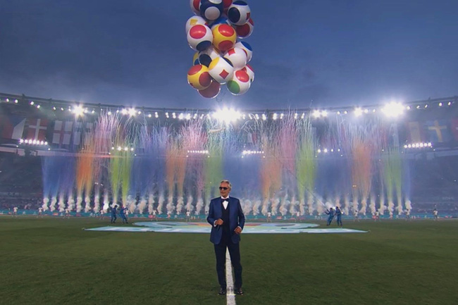 Mãn nhãn với lễ khai mạc Euro 2021: Bữa tiệc màu sắc đầy ấn tượng mang nhiều thông điệp ý nghĩa-13