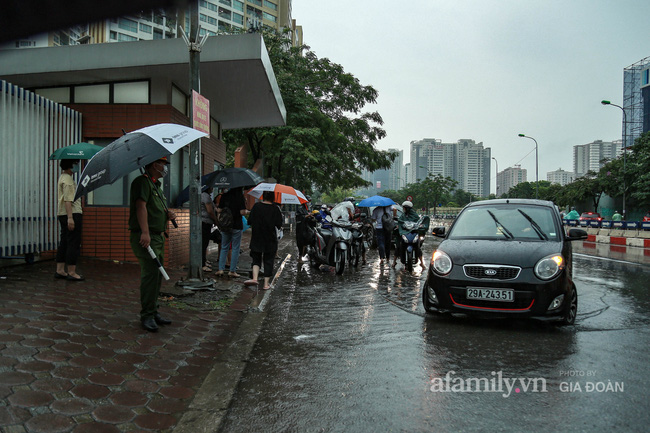 Đại úy CSGT dùng xe chuyên dụng chở thí sinh nhớ nhầm địa chỉ đến điểm thi đúng vào phút 89-1
