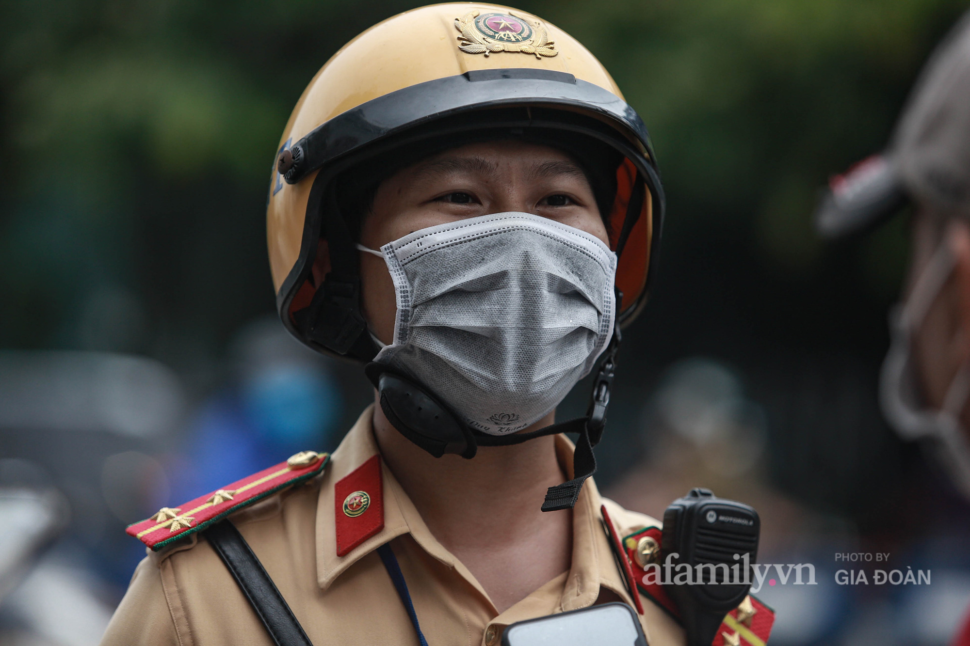 Đại úy CSGT dùng xe chuyên dụng chở thí sinh nhớ nhầm địa chỉ đến điểm thi đúng vào phút 89-3