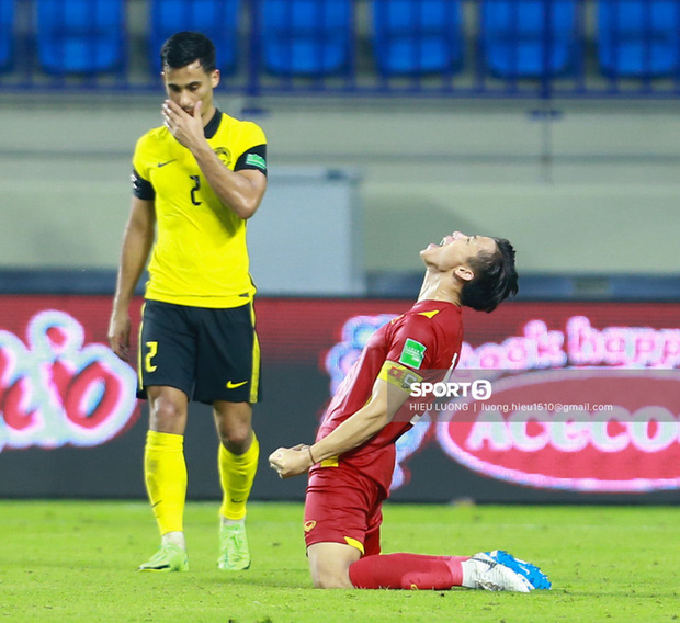 Biểu cảm hài hước của HLV Park Hang-seo khi tuyển Việt Nam bị thủng lưới-7