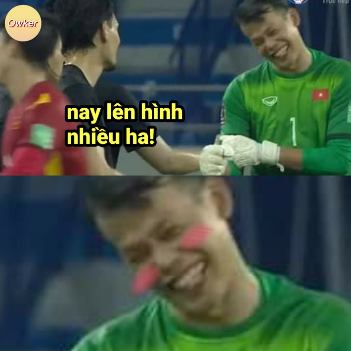 Ảnh chế ĐT Việt Nam thắng Malaysia: Tấn Trường cười tít mắt vì được lên tivi nhiều-2