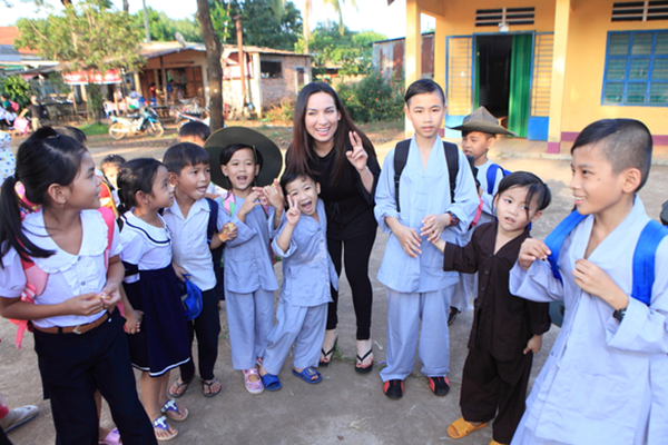 Bà xã Công Lý trách Phi Nhung khi nhìn thấy căn nhà của Hồ Văn Cường ở quê, bức xúc đến nỗi thốt lên hai chữ tồi tệ-7