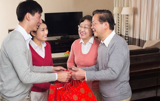 Bố vợ ốm nặng, chồng mang bán ô tô lo viện phí khiến tôi cảm phục vô cùng, nhưng hôm anh bị mẹ đẻ mắng vì dại thì mới thấm thía lời người yêu cũ nói-1