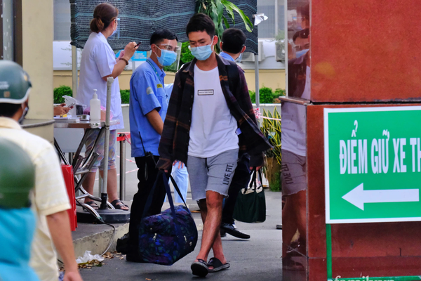 Thanh niên dương tính SARS-CoV-2 đi qua chốt kiểm soát COVID-19 thách thức, đe doạ công an-2