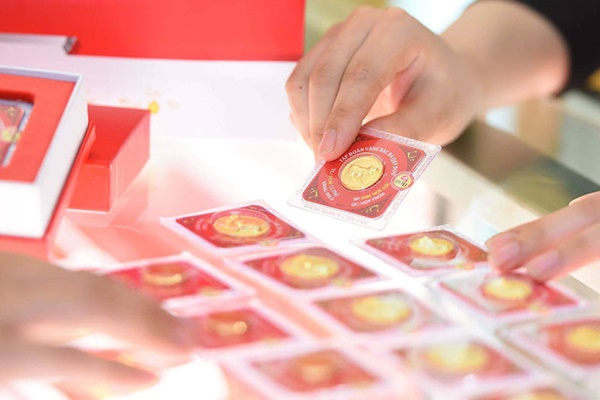 Giá vàng hôm nay 13/6: Lên áp sát đỉnh, đua nhau chốt lời-2