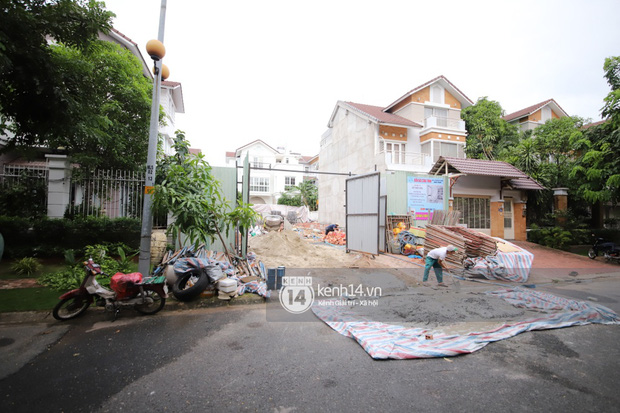 Trực tiếp thăm biệt thự của Thuỷ Tiên giữa ồn ào: Đã đập đi hoàn toàn để xây mới, công trình che kín, thông tin chủ đầu tư gây chú ý-9