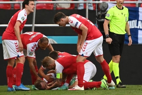Bác sĩ Đan Mạch kể giây phút quyết định cứu Eriksen thoát khỏi lưỡi hái tử thần