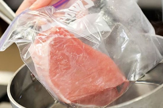 90% chị em chưa biết rã đông thịt đúng cách, làm thịt bị hao hụt hết protein