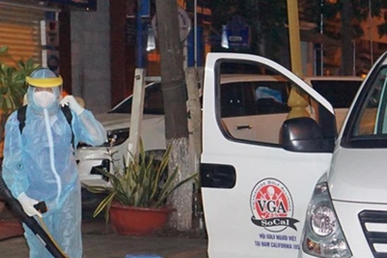 Nam thanh niên bán trà sữa ở quán 