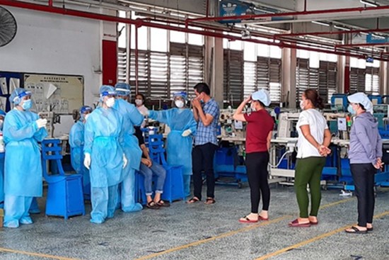 Xét nghiệm tầm soát diện rộng cho công nhân PouYuen