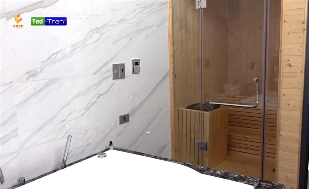 Hé lộ nhà mới đã hoàn thiện của Quế Ngọc Hải tại Vinh: Nội thất sang-xịn-mịn đều do bà xã chọn, riêng phòng xông hơi đã 200 triệu!-24