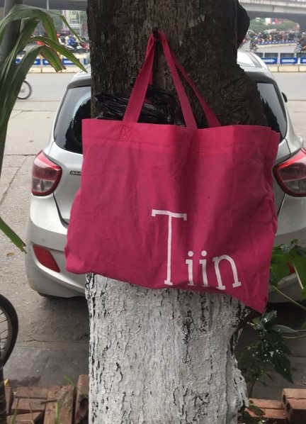 Bí ẩn túi đựng xác thai nhi, xin đừng lấy treo ở gốc cây ven đường-2