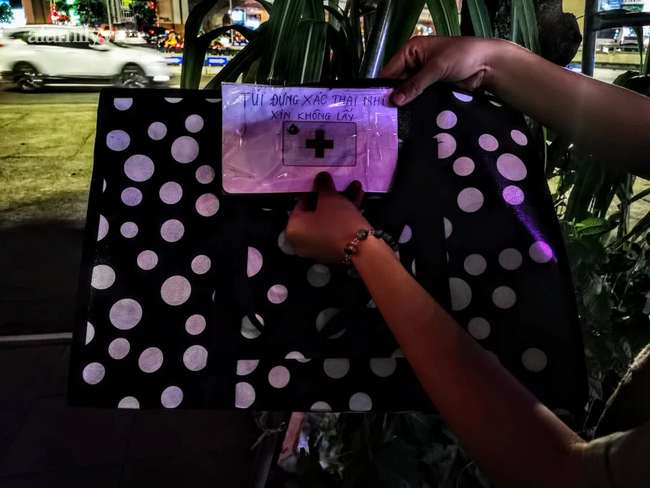 Bí ẩn túi đựng xác thai nhi, xin đừng lấy treo ở gốc cây ven đường-3