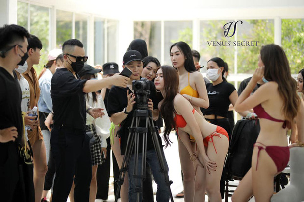 Ngọc Trinh gây tranh cãi dữ dội vì tụ tập ekip đông người, không đeo khẩu trang chụp ảnh sống ảo” giữa lúc dịch phức tạp-2