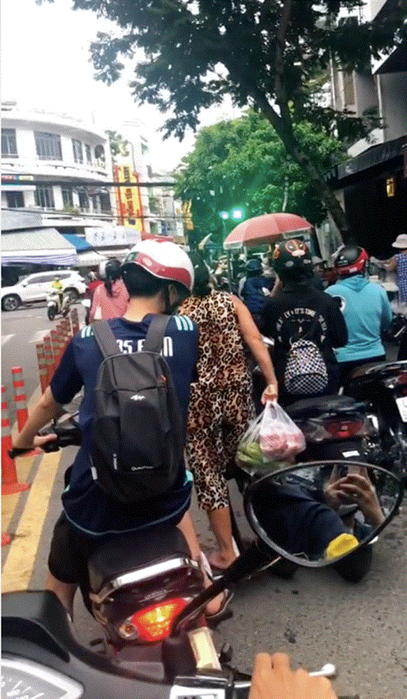 Bà cô chịu chơi nhất Việt Nam: Đi chợ bằng xe điện thăng bằng giá cả triệu 1 chiếc, Ninja Lead còn phải gọi bằng cụ!-3
