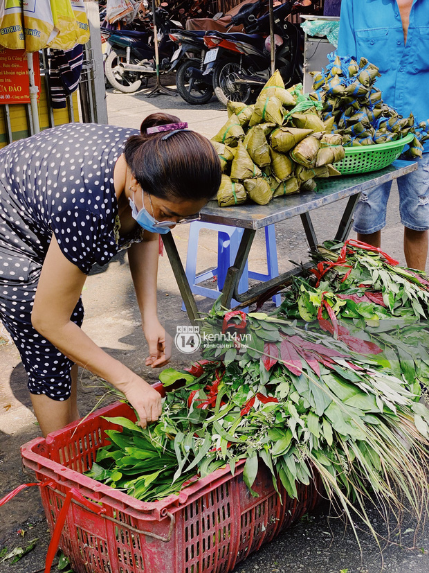 Hôm nay Tết Đoan Ngọ cả Sài Gòn đi chợ sớm: Cơm rượu - bánh tro chiếm hết spotlight-11