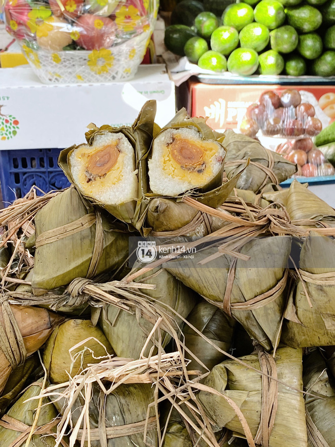 Hôm nay Tết Đoan Ngọ cả Sài Gòn đi chợ sớm: Cơm rượu - bánh tro chiếm hết spotlight-16