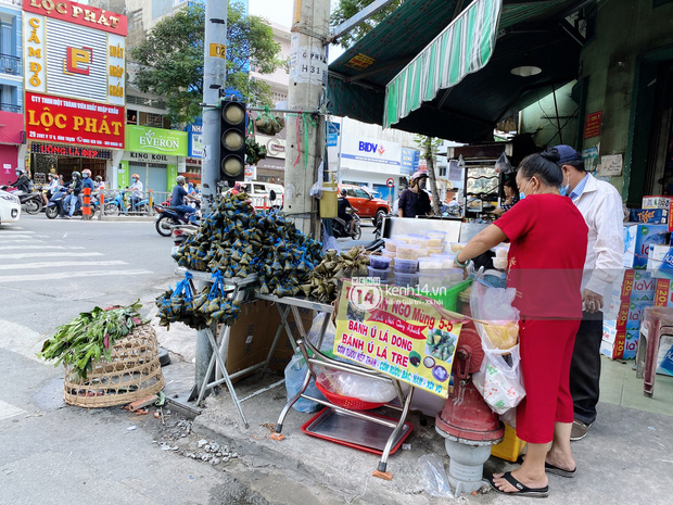 Hôm nay Tết Đoan Ngọ cả Sài Gòn đi chợ sớm: Cơm rượu - bánh tro chiếm hết spotlight-18