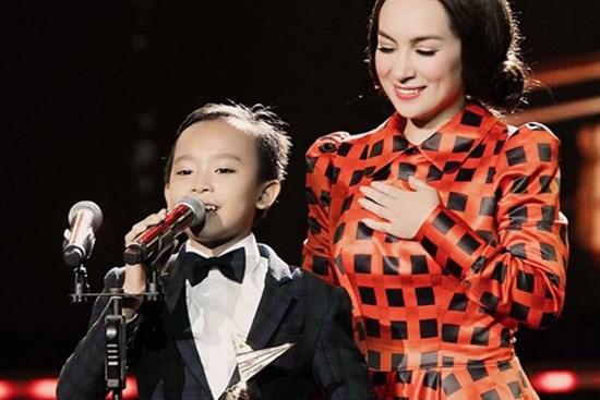 Hồ Văn Cường có gì trong tay sau 5 năm làm con nuôi, thường xuyên đi diễn cùng Phi Nhung?