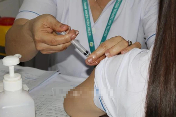 Thủng ngay từ nhân viên BV Bệnh Nhiệt đới TP.HCM chứ không ở đâu cả-4