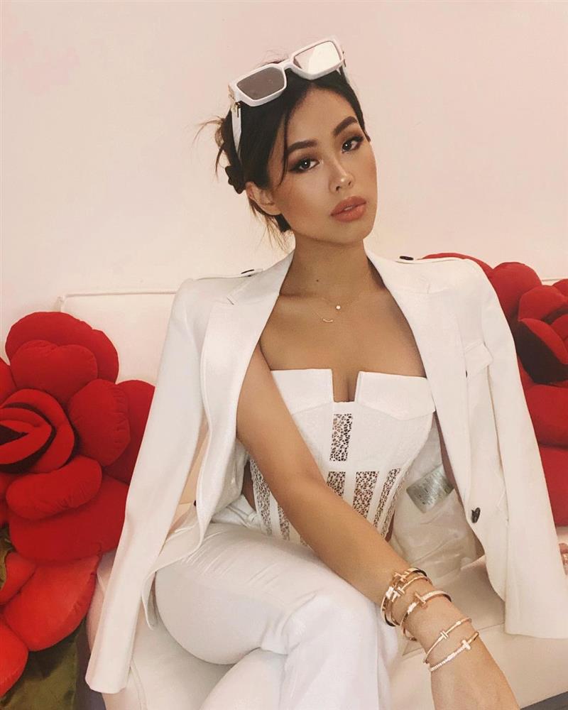 Đẳng cấp thời trang của em chồng Hà Tăng: Diện loạt váy áo cắt xẻ táo bạo đến màu mè rối mắt mà vẫn sang vô cùng-2