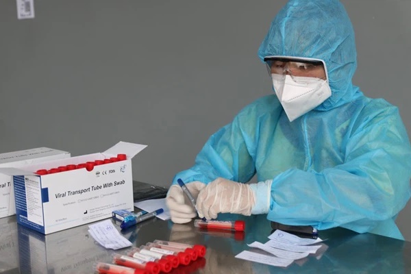 Biến chủng Delta khiến Covid-19 lây nhiễm mạnh ở TP HCM nguy hiểm thế nào?-1