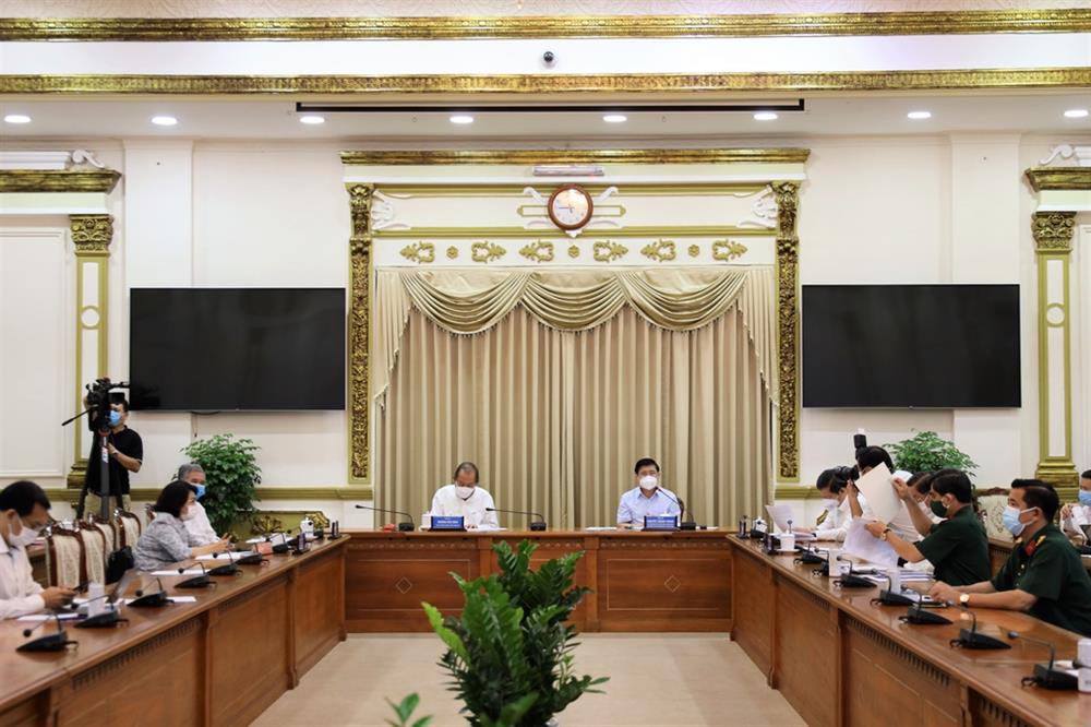 Thủng ngay từ nhân viên BV Bệnh Nhiệt đới TP.HCM chứ không ở đâu cả-3