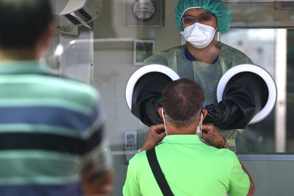 Nhiễm Covid-19 không triệu chứng: Khi có 1 trong 8 dấu hiệu này phải lập tức báo bác sĩ-1