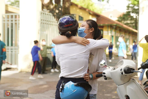 8.000 thí sinh thi vào các trường chuyên hot nhất Hà Nội: Đề siêu hay và khó-3