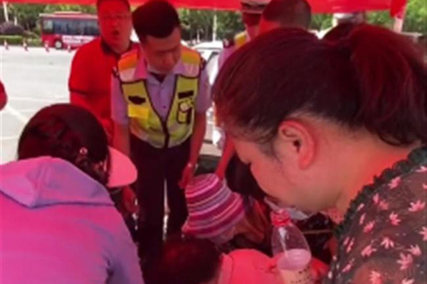 Ôn thi cùng con trai nghiện game, ông bố bất ngờ đỗ đại học-3