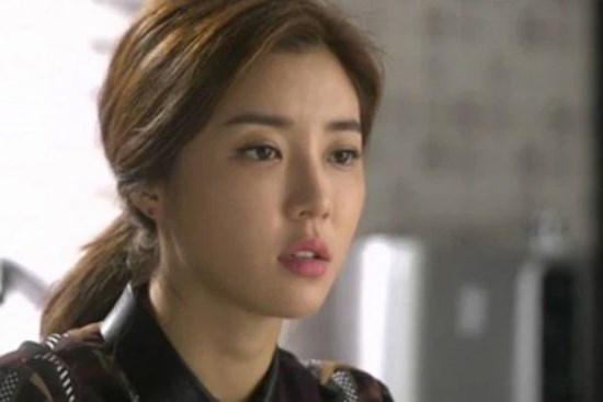 Cuối tuần mẹ chồng mang nhiều đồ hải sản đến cho con trai bồi bổ, tới khi vào bữa bà nói một câu khiến tôi uất nghẹn