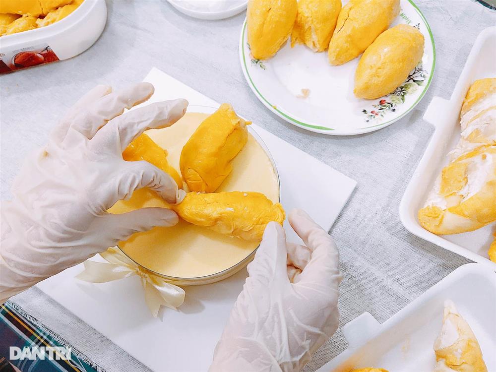 Bánh kem sầu riêng nguyên múi siêu chảnh giá cả nửa triệu đồng-4