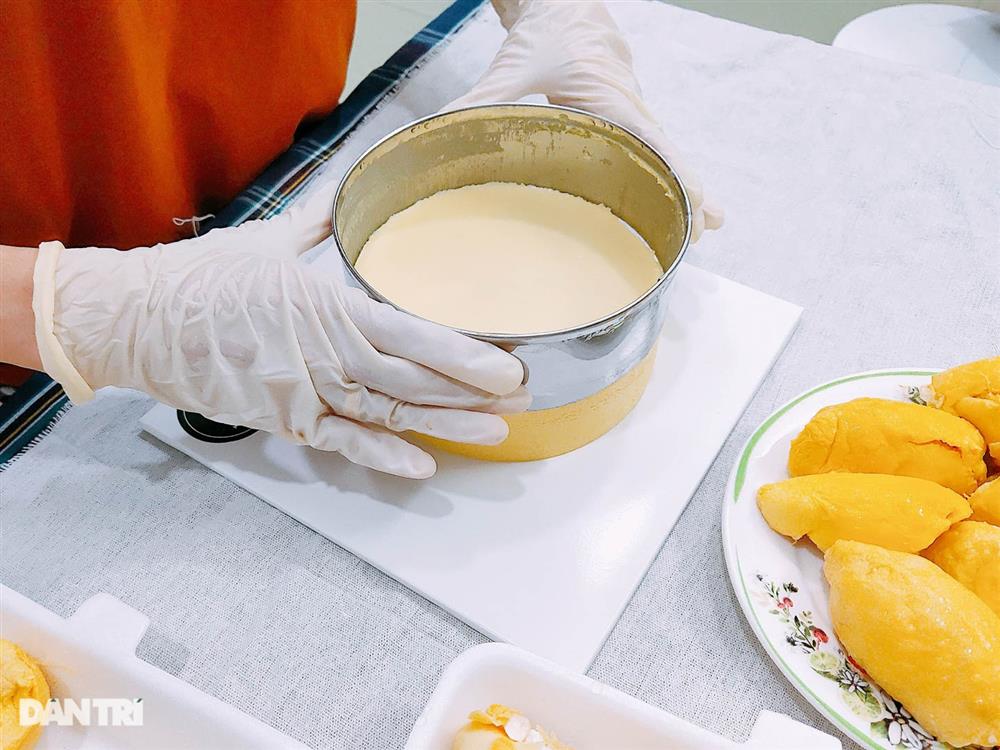 Bánh kem sầu riêng nguyên múi siêu chảnh giá cả nửa triệu đồng-5