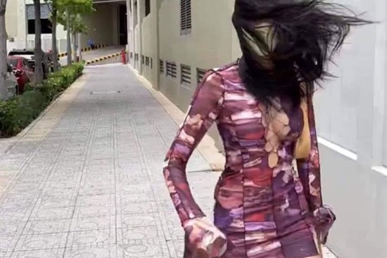 Hoàng Thùy diện áo dây dợ chằng chịt, gây tranh cãi vì 1 chi tiết mà cô ngầm phủ nhận là