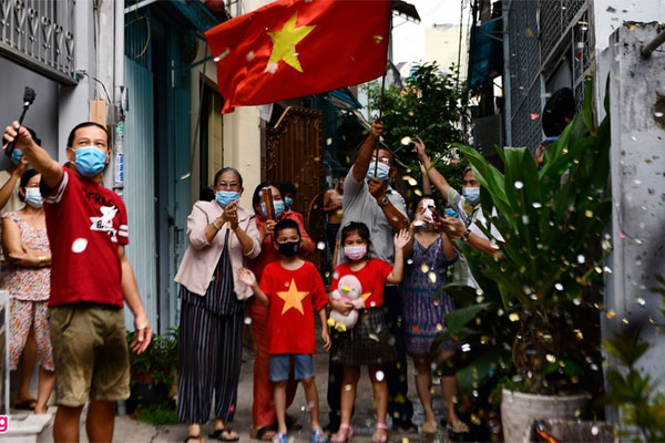 KHẨN: Tìm người đến những địa điểm liên quan cô gái trẻ làm nghề uốn tóc mắc Covid-19-2