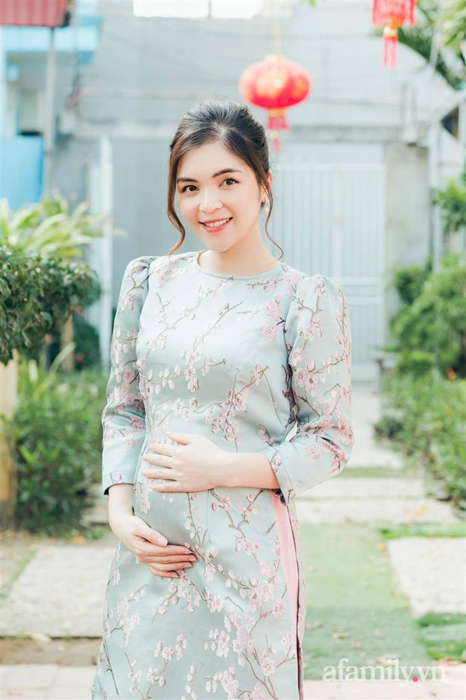 Chị Kính Hồng vác bụng bầu 8 tháng vẫn xinh xỉu, mách mẹ bầu cách ăn uống vào con để mẹ không béo-1