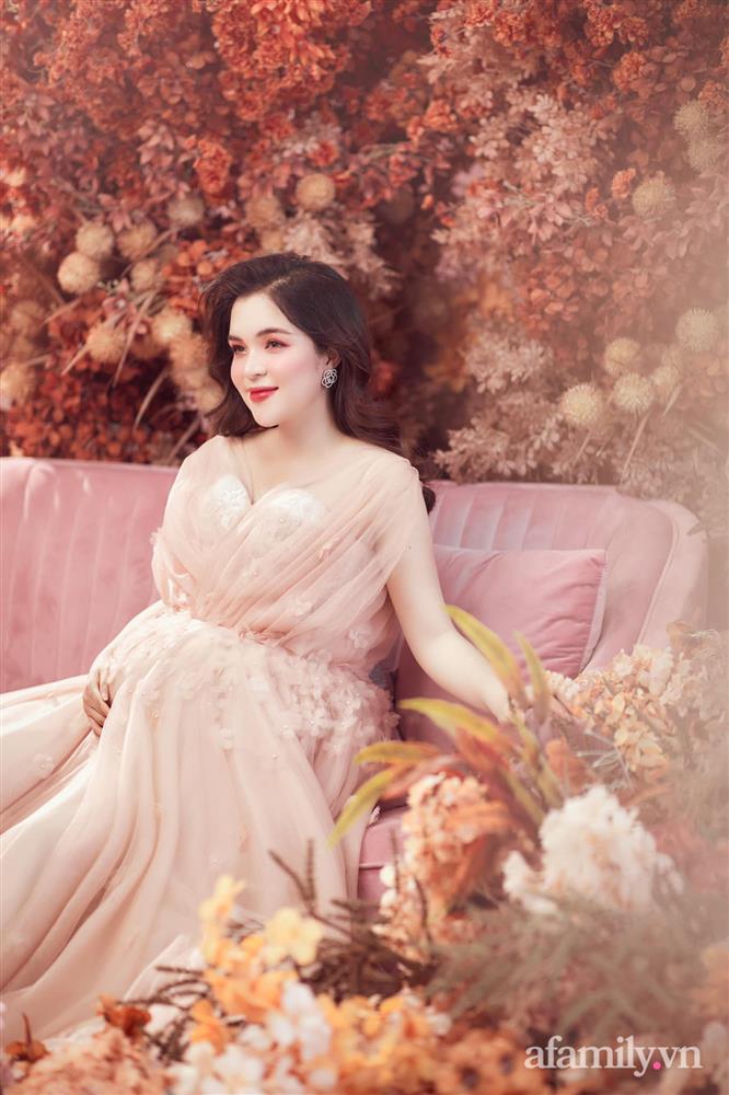 Chị Kính Hồng vác bụng bầu 8 tháng vẫn xinh xỉu, mách mẹ bầu cách ăn uống vào con để mẹ không béo-12