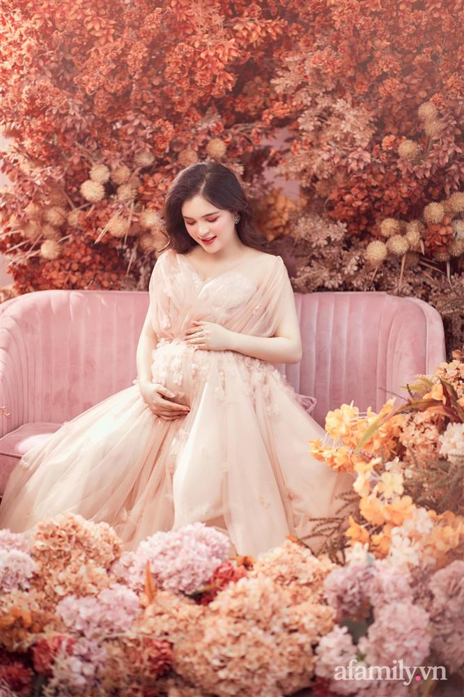 Chị Kính Hồng vác bụng bầu 8 tháng vẫn xinh xỉu, mách mẹ bầu cách ăn uống vào con để mẹ không béo-13