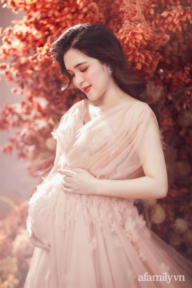 Chị Kính Hồng vác bụng bầu 8 tháng vẫn xinh xỉu, mách mẹ bầu cách ăn uống vào con để mẹ không béo-14